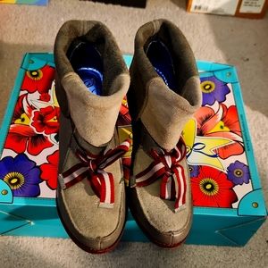 Poetic license grey bootie